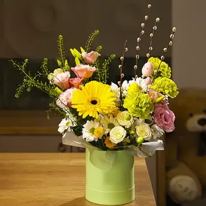 Подарочный Пасхальный букет в шляпной коробке